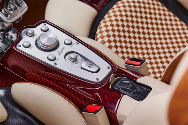 The Pagani Utopia: Rolling Art &mdash; photo 3 of 4