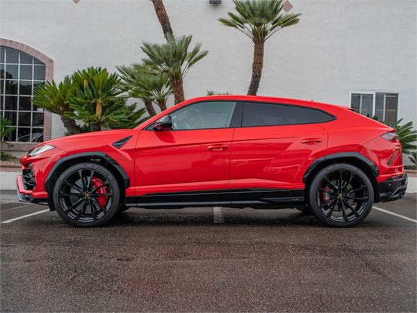 2022 Lamborghini Urus in Rosso Mars Metallic - exterior photo 3
