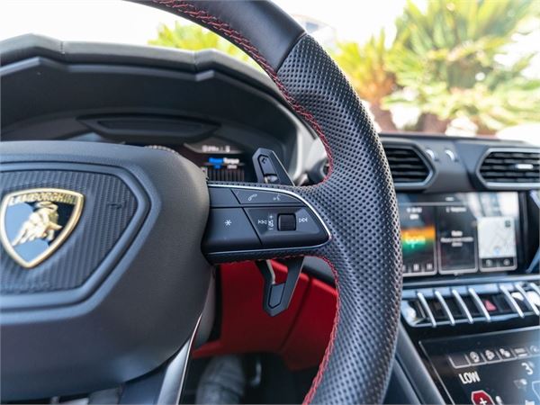 2022 Lamborghini Urus in Rosso Mars Metallic - interior photo 21