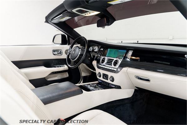 2017 Rolls-Royce Dawn in Diamond Black/Silver - interior photo 23