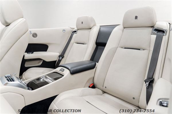 2017 Rolls-Royce Dawn in Diamond Black/Silver - interior photo 17