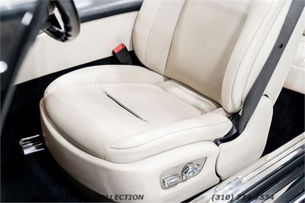 2017 Rolls-Royce Dawn in Diamond Black/Silver - interior photo 12