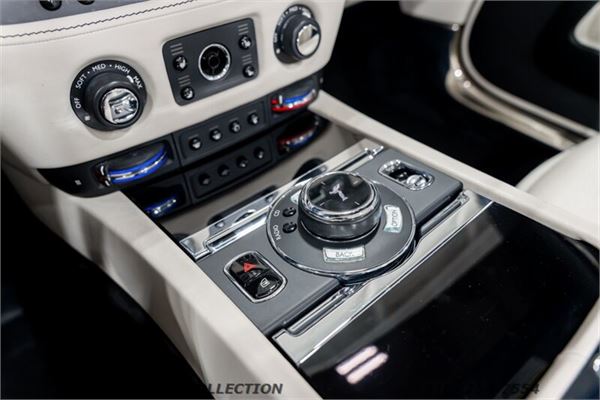 2017 Rolls-Royce Dawn in Diamond Black/Silver - interior photo 21