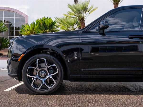 2025 Rolls-Royce Cullinan Black Badge in Black - exterior photo 8