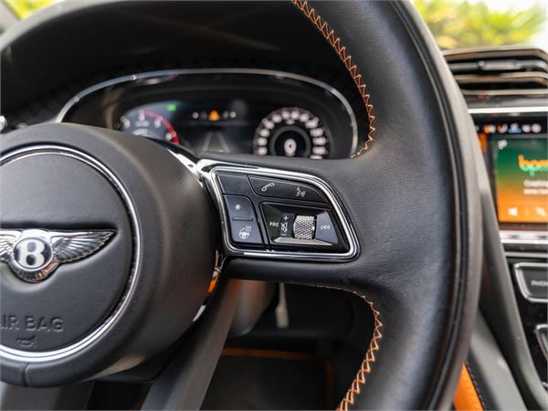 2025 Bentley Bentayga V8 Black Edition in Anthracite Satin - interior photo 21