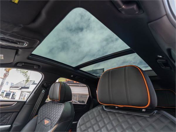 2025 Bentley Bentayga V8 Black Edition in Anthracite Satin - interior photo 22