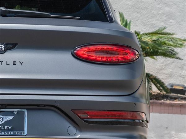 2025 Bentley Bentayga V8 Black Edition in Anthracite Satin - exterior photo 6