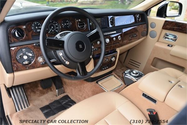 2017 Rolls-Royce Phantom EWB in Black - interior photo 20