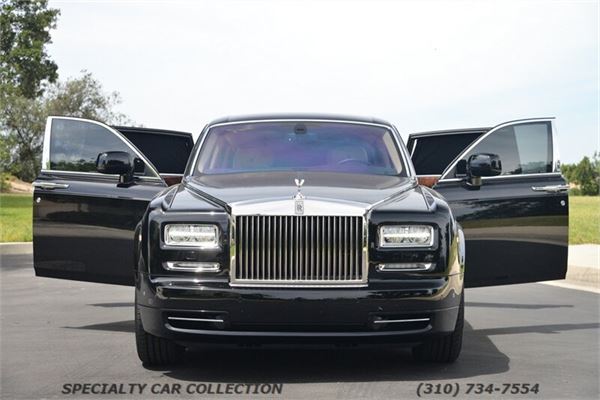 2017 Rolls-Royce Phantom EWB in Black - exterior photo 4