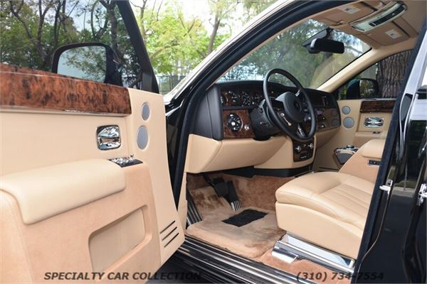 2017 Rolls-Royce Phantom EWB in Black - interior photo 18