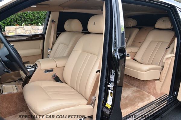 2017 Rolls-Royce Phantom EWB in Black - interior photo 19