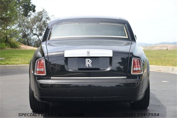 2017 Rolls-Royce Phantom EWB in Black - exterior photo 11
