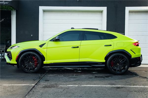 2025 Lamborghini Urus SE in Green - exterior photo 10