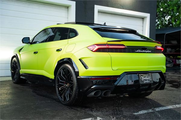 2025 Lamborghini Urus SE in Green - exterior photo 6