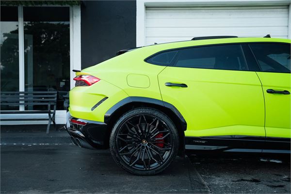 2025 Lamborghini Urus SE in Green - exterior photo 8
