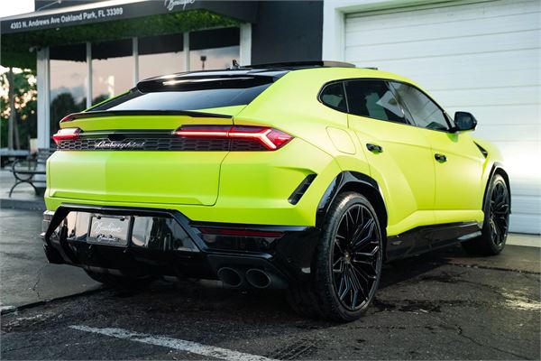 2025 Lamborghini Urus SE in Green - exterior photo 4