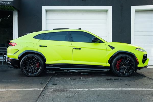 2025 Lamborghini Urus SE in Green - exterior photo 7