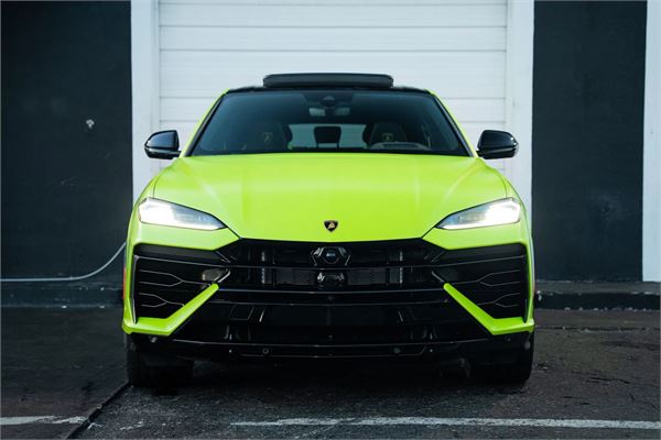 2025 Lamborghini Urus SE in Green - exterior photo 2