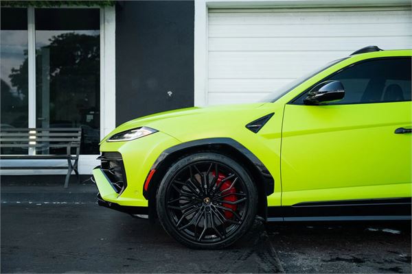 2025 Lamborghini Urus SE in Green - exterior photo 11