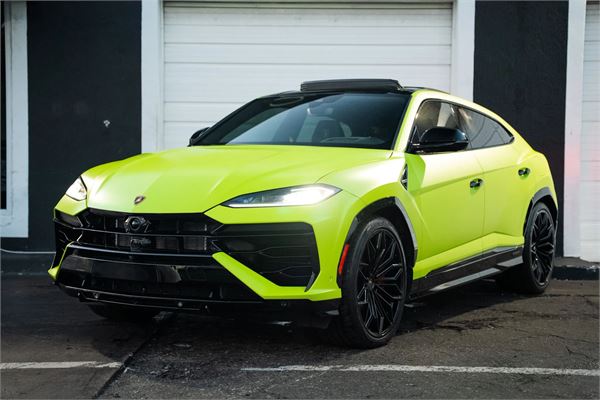 2025 Lamborghini Urus SE in Green - exterior photo 3