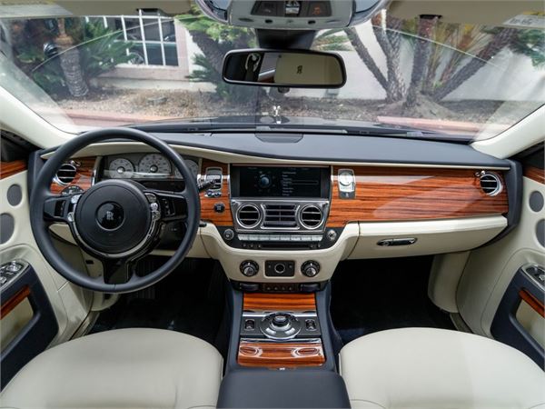 2013 Rolls-Royce Ghost in Midnight Sapphire - interior photo 17