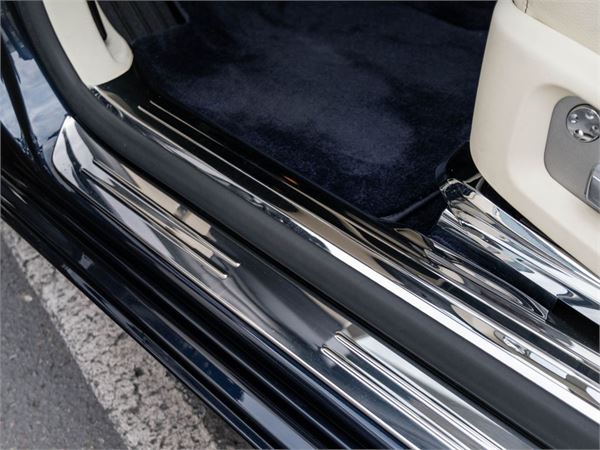 2013 Rolls-Royce Ghost in Midnight Sapphire - interior photo 19
