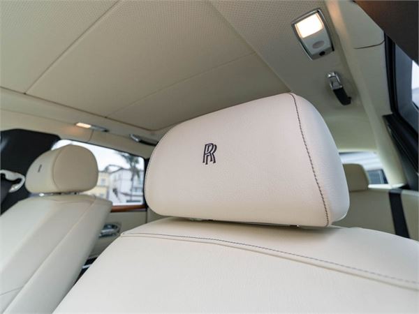 2013 Rolls-Royce Ghost in Midnight Sapphire - interior photo 20