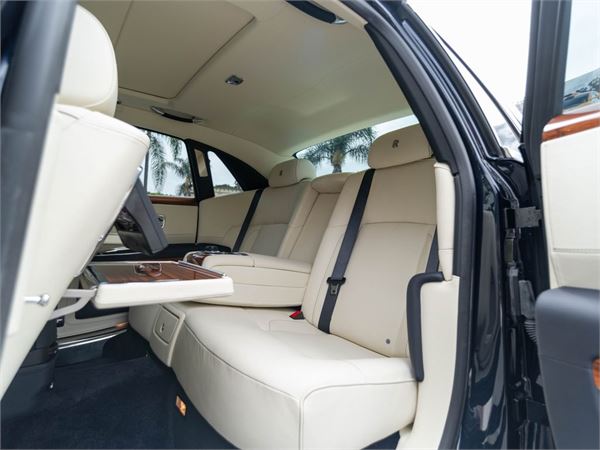 2013 Rolls-Royce Ghost in Midnight Sapphire - interior photo 18