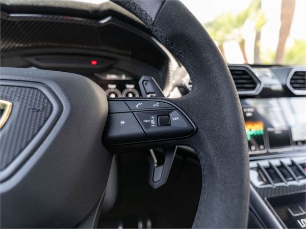 2024 Lamborghini Urus Performante in Grigio Keres Metallic - interior photo 24