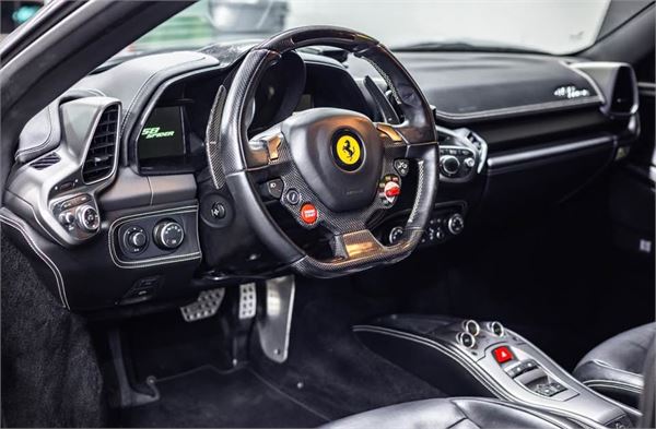 2014 Ferrari 458 Spider in Titanium - interior photo 7