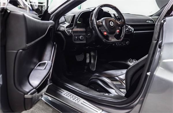 2014 Ferrari 458 Spider in Titanium - interior photo 10
