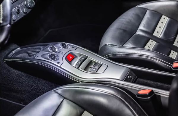 2014 Ferrari 458 Spider in Titanium - interior photo 8