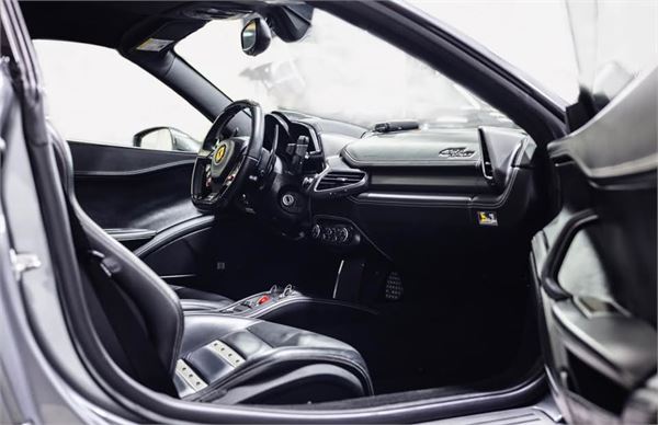 2014 Ferrari 458 Spider in Titanium - interior photo 15