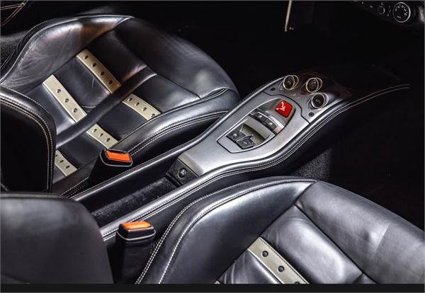 2014 Ferrari 458 Spider in Titanium - interior photo 17