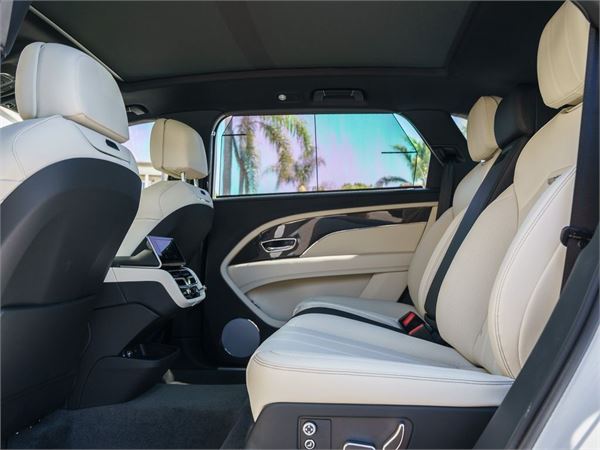 2025 Bentley Bentayga EWB in Glacier White - interior photo 23