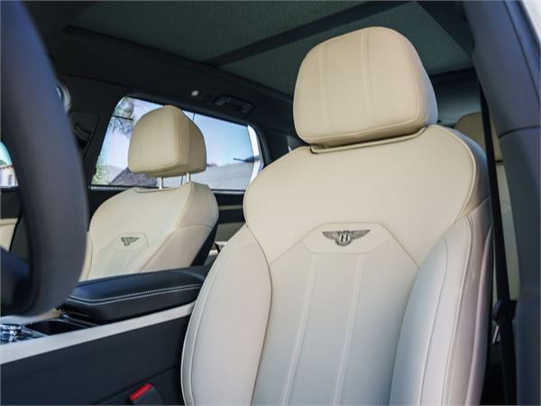 2025 Bentley Bentayga EWB in Glacier White - interior photo 21