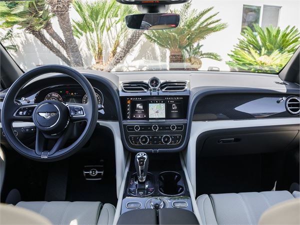 2025 Bentley Bentayga EWB in Glacier White - interior photo 15