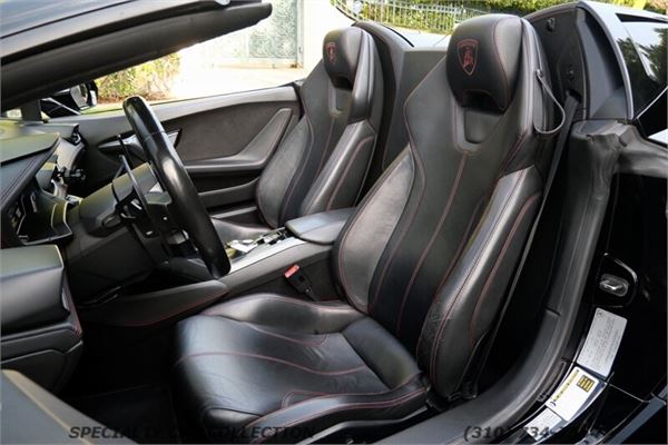 2017 Lamborghini Huracan Spyder in Nero Noctis - interior photo 10