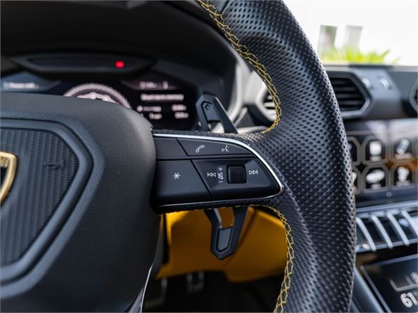 2021 Lamborghini Urus in Giallo Inti Pearl - interior photo 22