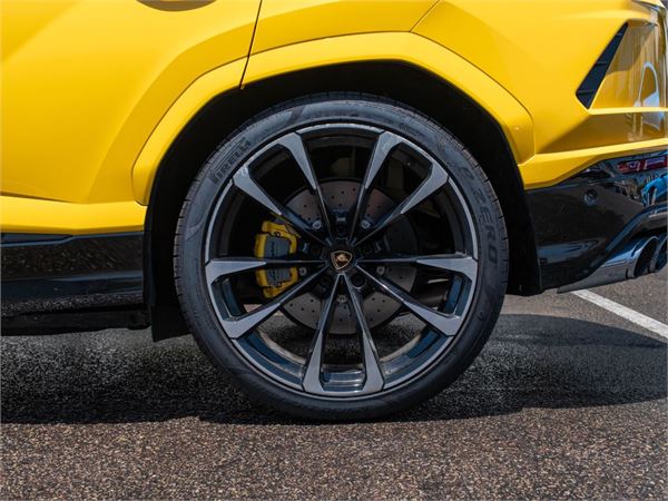 2021 Lamborghini Urus in Giallo Inti Pearl - exterior photo 9
