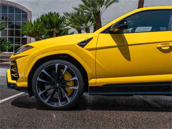 2021 Lamborghini Urus in Giallo Inti Pearl - exterior photo 8