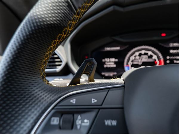 2021 Lamborghini Urus in Giallo Inti Pearl - interior photo 24