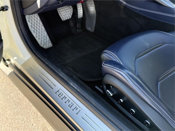 2017 Ferrari GTC4 Lusso in Bianco Italia - interior photo 17