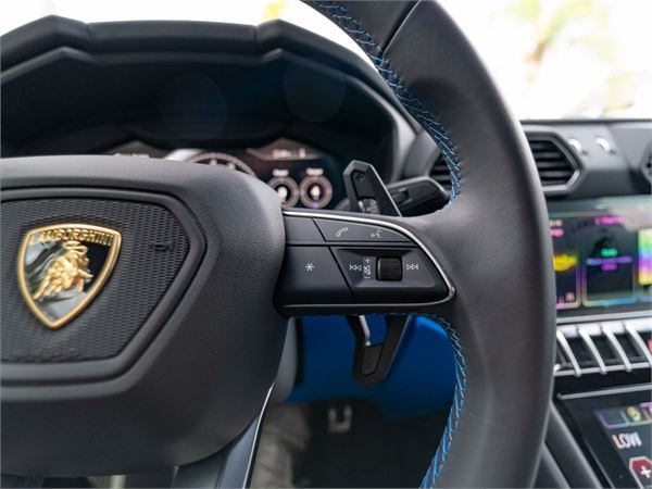 2024 Lamborghini Urus S in Grigio Nimbus Metallic - interior photo 22