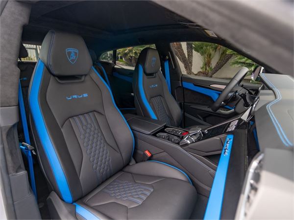 2024 Lamborghini Urus S in Grigio Nimbus Metallic - interior photo 17