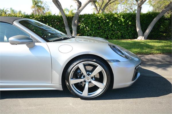 2021 Porsche 911 Targa 4S in GT Silver Metallic - exterior photo 10