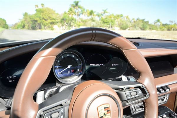 2021 Porsche 911 Targa 4S in GT Silver Metallic - interior photo 19