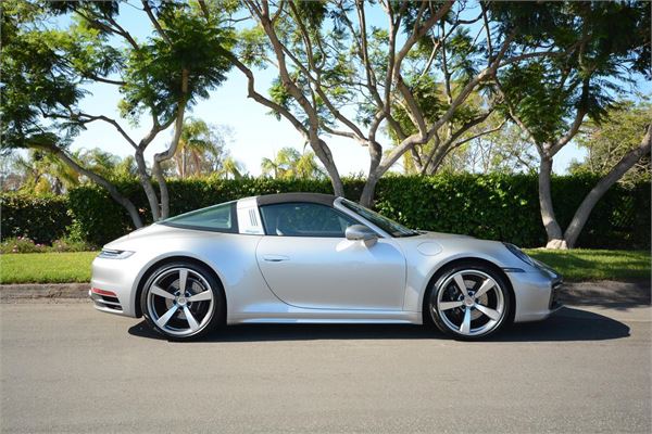 2021 Porsche 911 Targa 4S in GT Silver Metallic - exterior photo 8