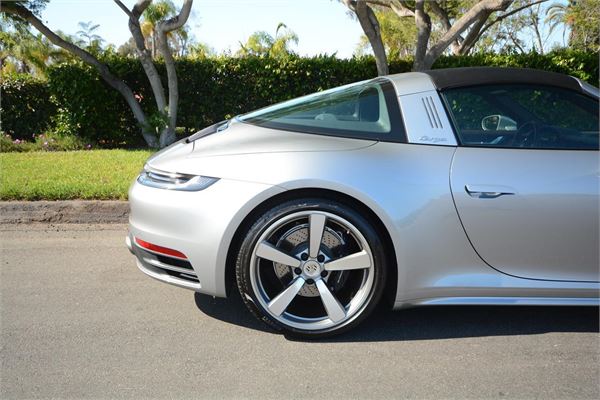 2021 Porsche 911 Targa 4S in GT Silver Metallic - exterior photo 9