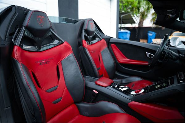 2021 Lamborghini Huracan EVO Spyder LP580-2 in White - interior photo 22